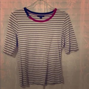 Medium sleeve Tommy Hilfiger top.